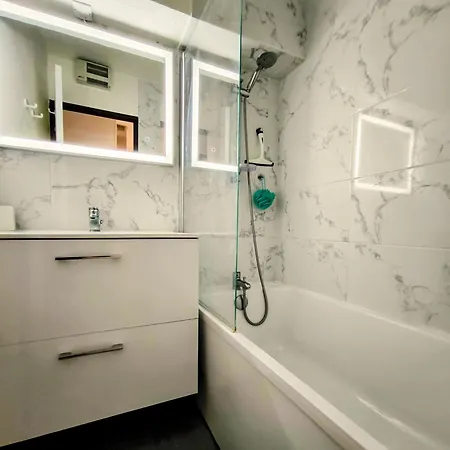 Tanit Corinthe - Standing Piscine Parking 4 Pers 昂蒂布